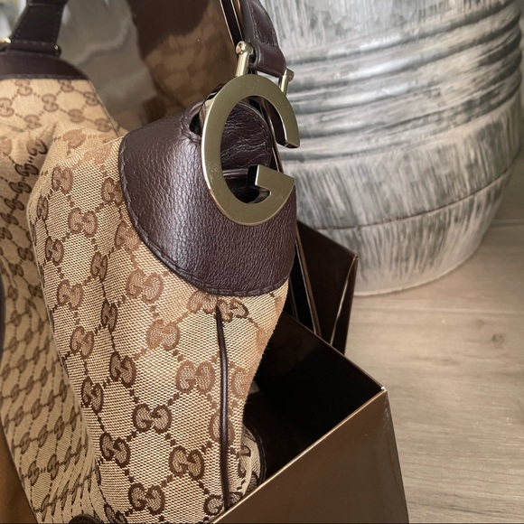 100% Authentic! Brand new, never used Vintage Gucci handbag with original box. - Picture 3 of 9